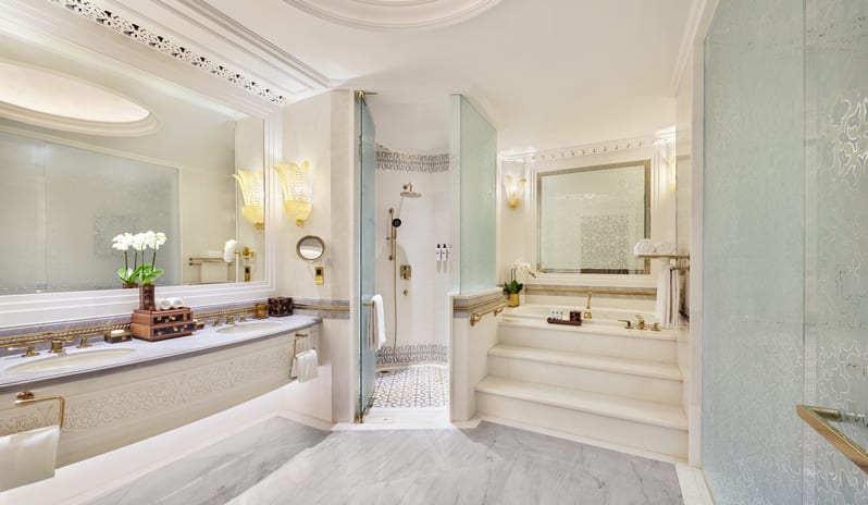 Emirates Palace Mandarin Oriental - Panoramic Suite Bathroom